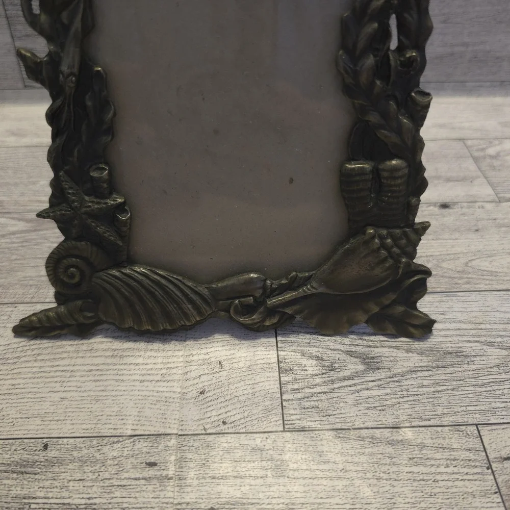 The Unbranded Brand metal picture